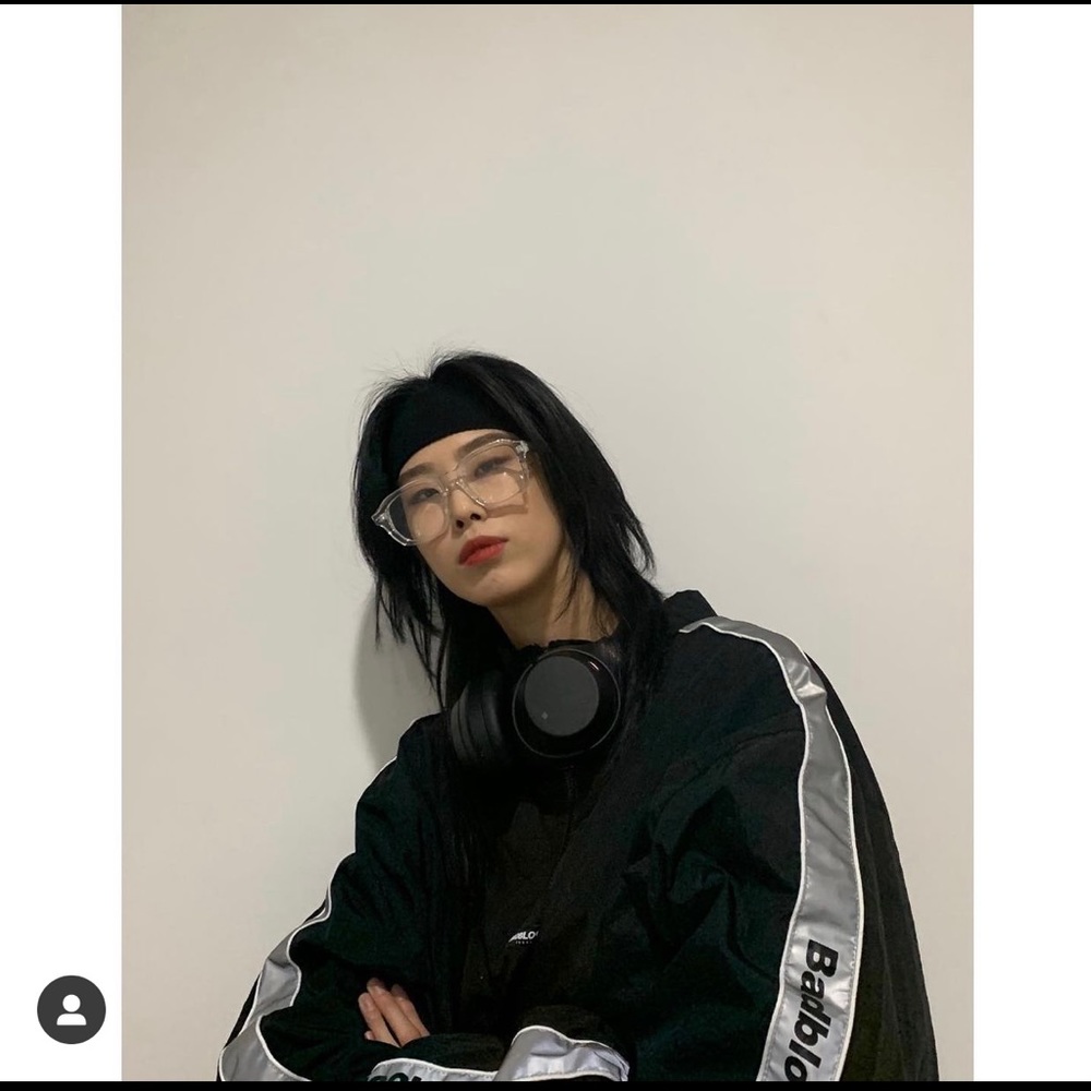 BADBLOOD Tron 3m Reflective Anorak Windbreaker
Korean Brand
